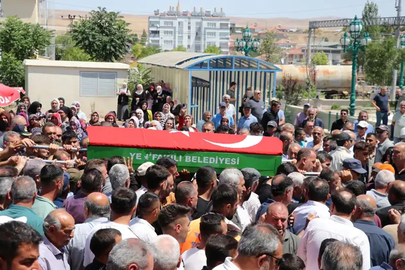 MHP'li Belediye Başkanı, Duygusal Törenle Son Yolculuğuna Uğurlandı