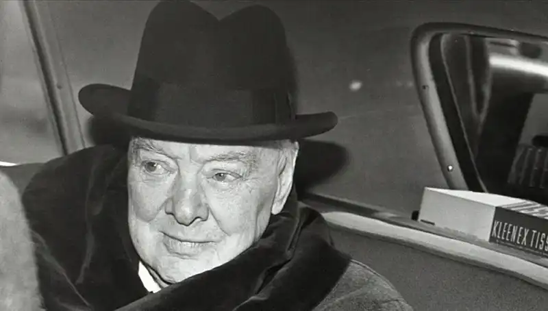 Tarihin Tozlu Sayfalarına Yolculuk: Churchill’in Bekar Evi Satışta