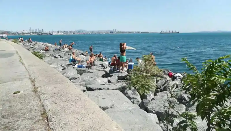 İstanbul'un Güneşi Yeniden Parladı: Sahiller Kalabalıklaştı