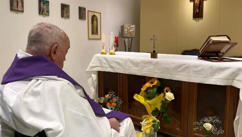 Vatikan’dan Şaşırtan Açıklama: Papa Kendi Başına Nefes Almaya Başladı!