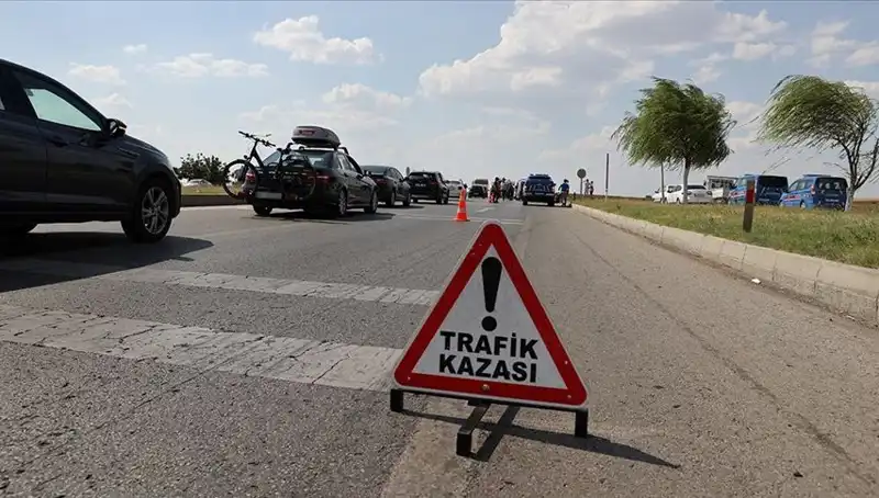 Adana’da Kamyon-Otomobil Çarpışması: Feci Kaza Sonucu 1 Ölü, 1 Yaralı