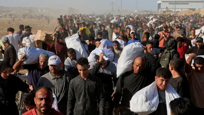 İsrail Ordusu Han Yunus'a Kuşatmayı Genişletiyor: 15 Kilometrelik Koridor Açıldı