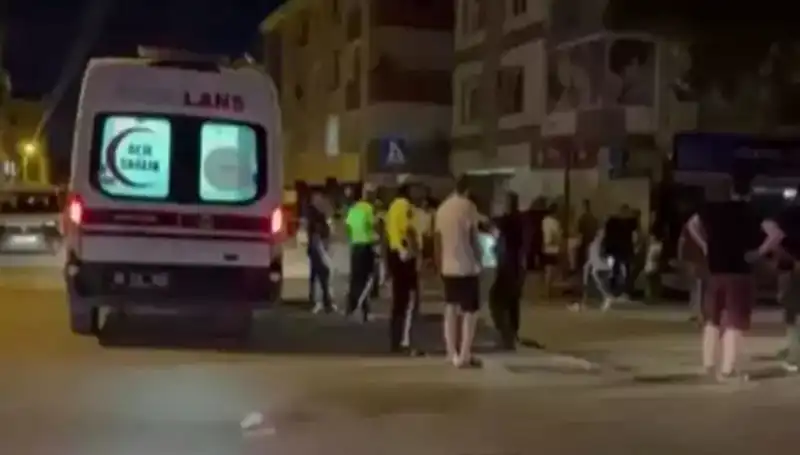 Alkollü Sürücü, Tartıştığı Yayaları Kamyonetle Ezdi: Şok Edici Olay!