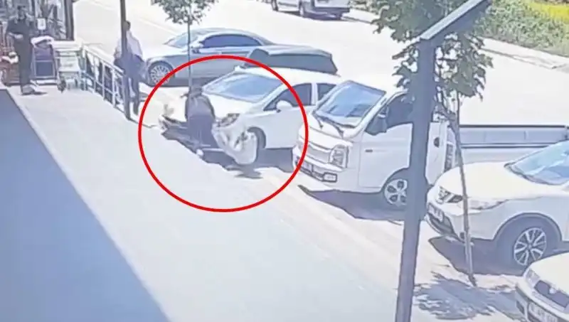 Yalova'da Şok Edici Trafik Kazası: Lise Öğrencisi Araç Altında Kaldı