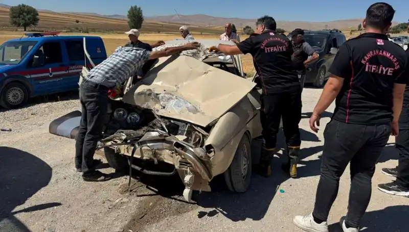 Kahramanmaraş'ta Feci Kaza: Kamyonet ile Otomobil Çarpıştı, 3 Yaralı