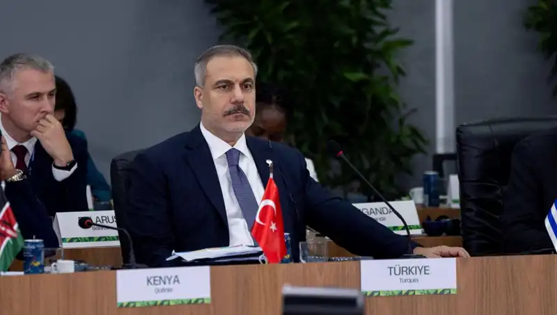 Fidan'dan BRICS Zirvesi'nde Yapay Zeka Uyarısı: Tedbirler Alınmalı
