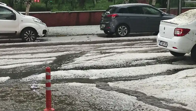 Ardahan'da Dolu Fırtınası: Şehir Nasıl Beyaza Büründü?