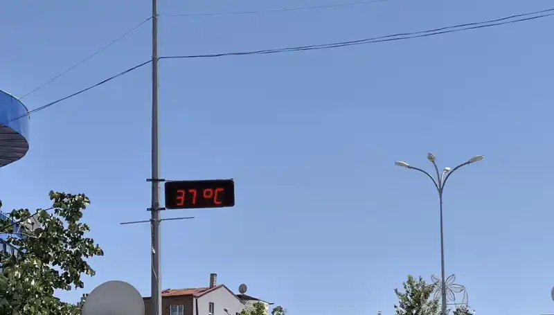38 Dereceye Ulaşan Sıcaklık Rekoru, İlçeyi Etkisi Altına Aldı