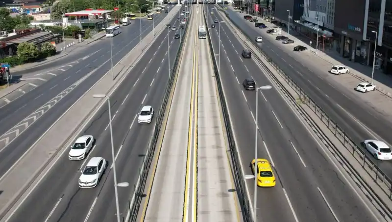 İstanbul'da Bayram Tatili Boyunca Boşalan Yollar: Nedenleri ve Sonuçları