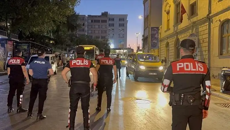 İstanbul’da 4 Saatte 200’den Fazla Gözaltı: Asayiş Operasyonu Hız Kesmedi!