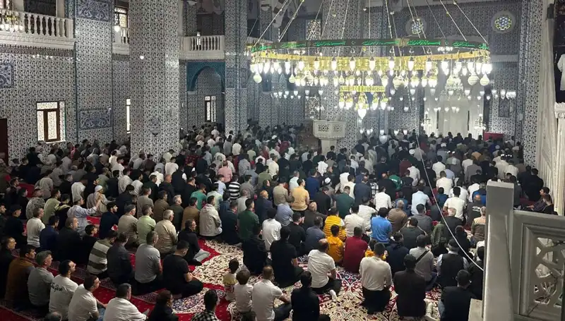 Iğdır'da İlk Bayram Namazı Coşkulu Bir Şekilde Kılındı