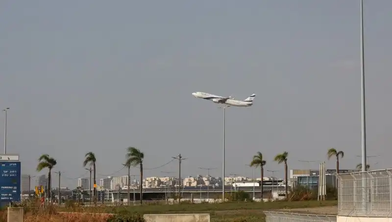 Husiler, İsrail’in Ben Gurion Havalimanı’na Füze Saldırısı Düzenledi