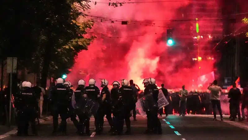 Sırbistan'da Erken Seçim İçin Sokaklarda Öfke Patladı, Gözaltılar Yaşandı