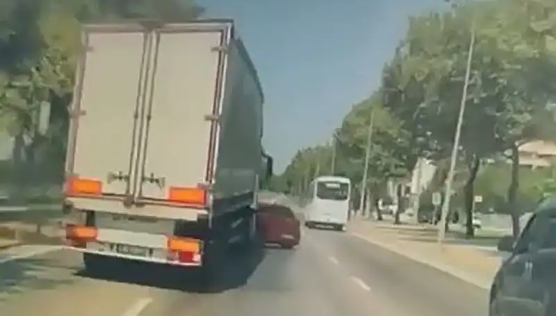 Bursa'da Façalı Kör Nokta Kazası: Hayat Kurtaran Önlemler Yetersiz mi?
