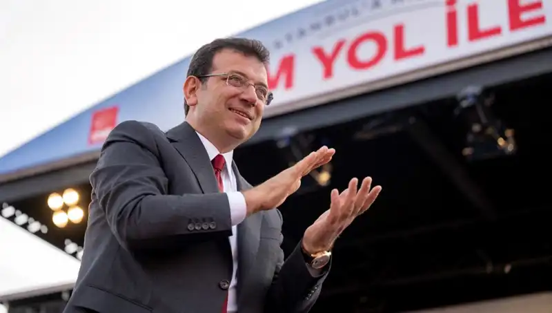 İstanbul'un Siyasi Sularında Tehdit Davası: Ekrem İmamoğlu Hakim Karşısında