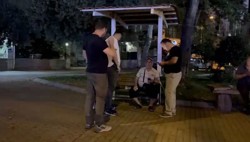 Görme Engelli Adamın Telefonunu Çalan Hırsız Olayı Şok Etti!
