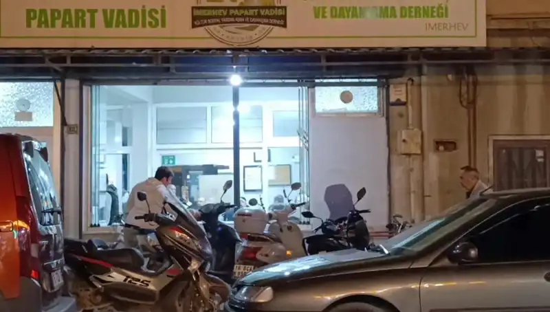 Lokalde Bıçaklı Kavga: Geride Bir Ağır Yaralı Bıraktı
