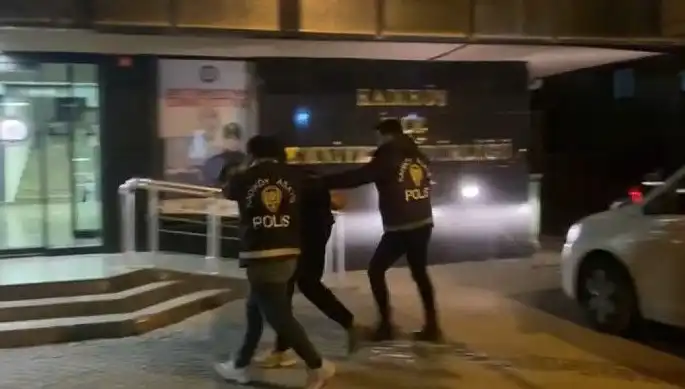 Galatasaray Taraftarını Yaralayan Şahıs Yakalandı: Olayın Ardındaki Gerçekler
