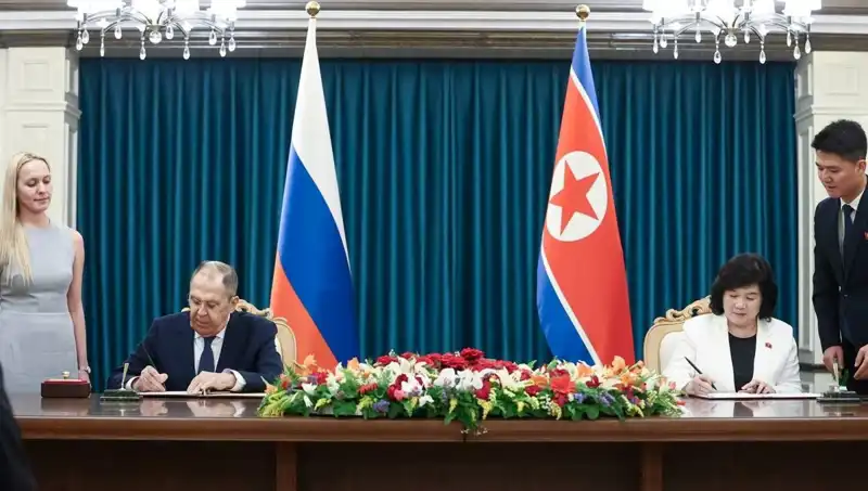 Rusya ile Kuzey Kore Arasındaki Görüşmeleri Değerlendiren Lavrov: Gelecek Adımlar Neler?