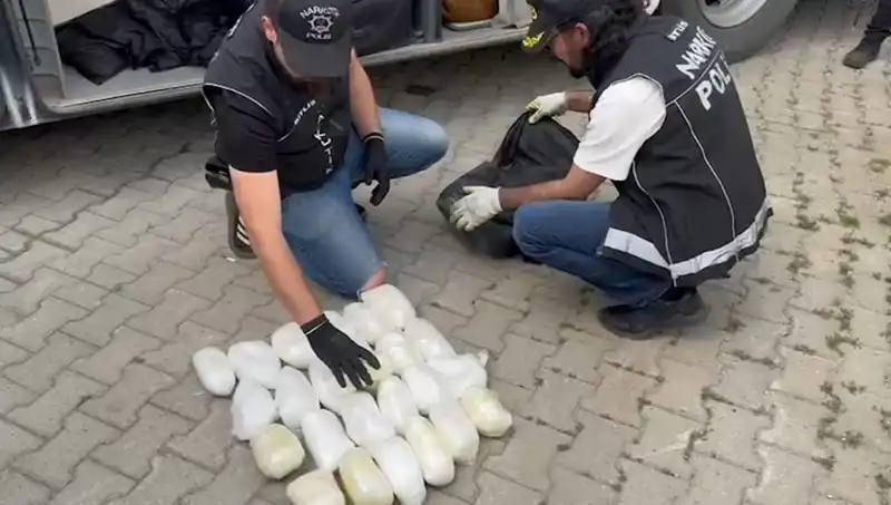 Yolcunun Valizinden 13 Kilo Metamfetamin Çıktı: Uyuşturucu Mücadelesi Yeniden Gündemde