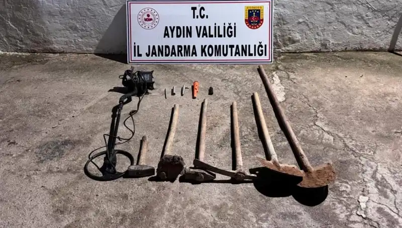 Aydın'da Kaçak Kazı Operasyonu: Suçüstü Yakalananlar Dikkat Çekti!