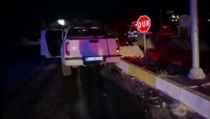 İzmir'de Kamyonet ile Hafif Ticari Araç Çarpıştı: 7 Yaralı!