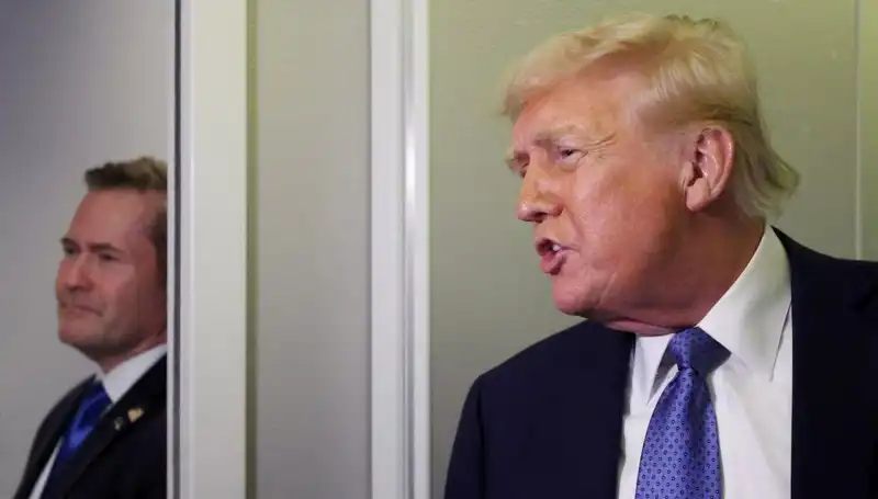 Trump'ın Görevden Alınan Mike Waltz ile İlgili Sızıntı Skandalı