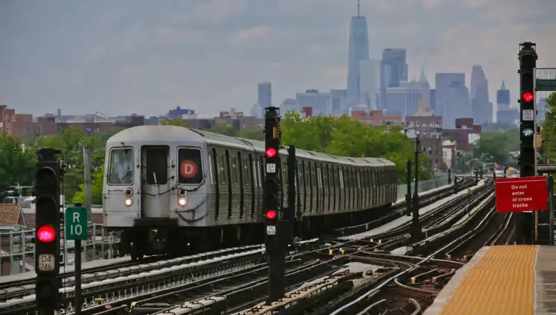 Metro Sörfü Faciası: 15 Yaşındaki Genç Hayatını Kaybetti!