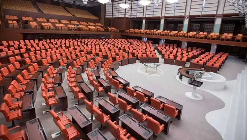Siyasi Partilerin 2023 Bayramlaşma Programları Açıklandı: Sürpriz İsimler ve Yeni Temalar