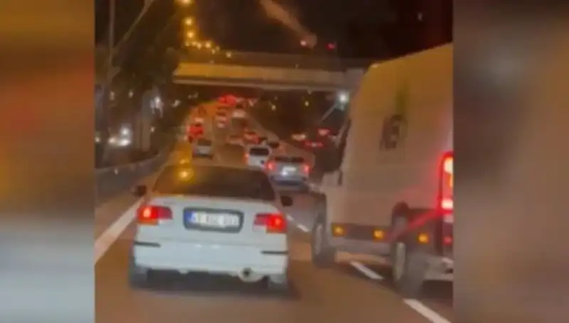 Tuzla'da Meydana Gelen Makas Terörü: Sürücü Hızla Kaçtı, Tutuklandı!