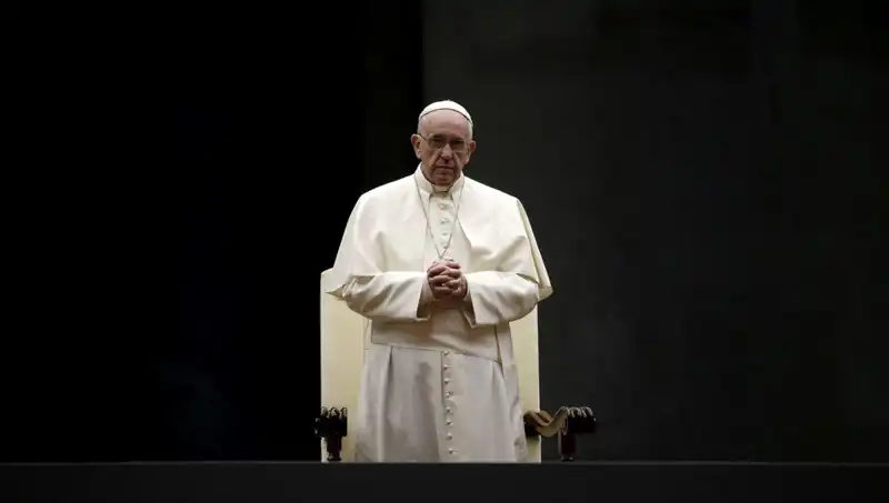 Kısıtlamaları Aşarak İlerleyen Bir Hayat: Papa Francis’in Yenilikçi Yolculuğu