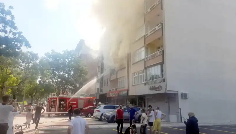 Gözlerini Yangınla Açılan Gençler Hayatları İçin Mücadele Ediyor