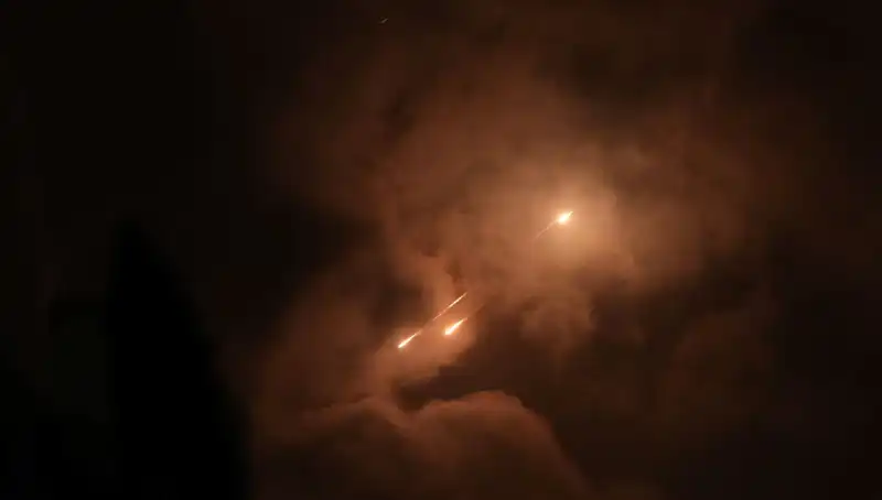 İran’ın Gece Füzeli Saldırıları: Stratejik Zamanlamanın Arkasındaki Sebepler
