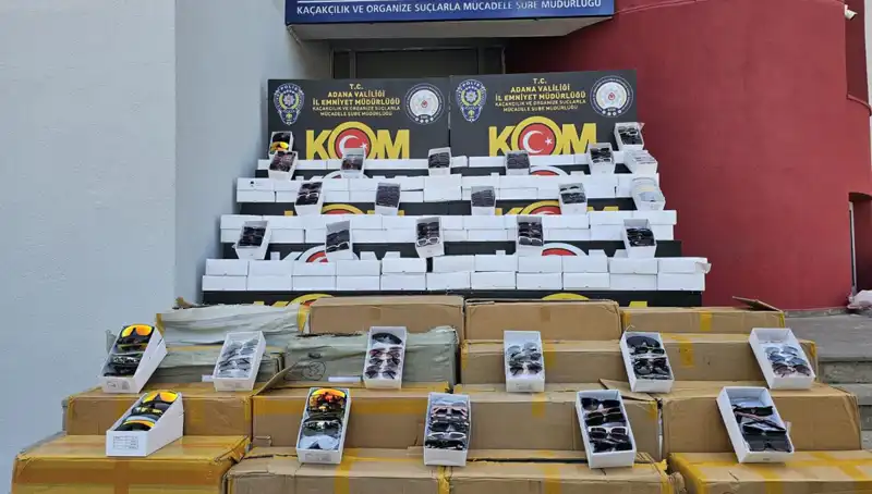 Adana'da Kaçak Güneş Gözlüğü Operasyonu: 12 Bin Parça Ele Geçirildi