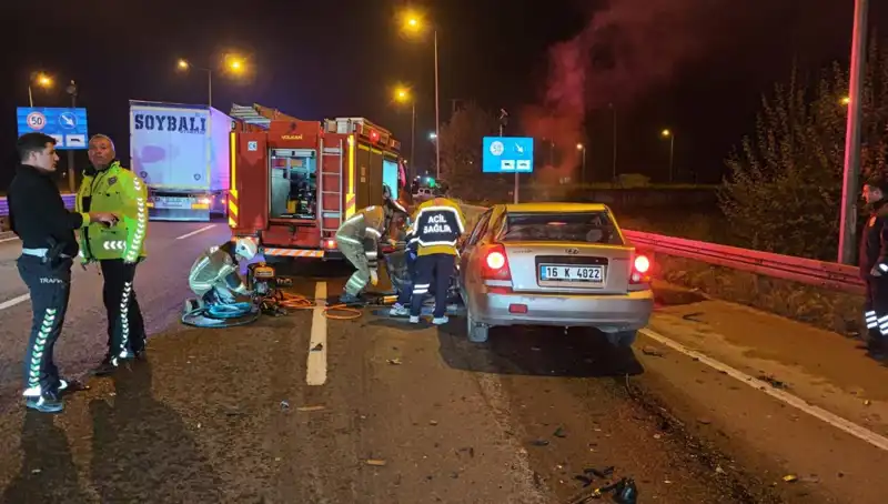 Kamyona Arkadan Çarpan Sürücü Yaşam Mücadelesi Veriyor