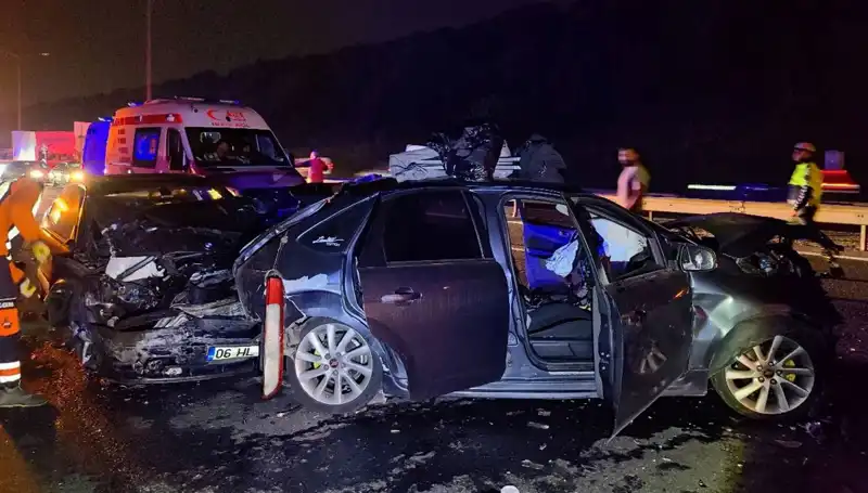 TEM Otoyolu'nda Zincirleme Kaza: 7 Kişi Yaralandı, Yol Kapanma Tehlikesiyle Karşı Karşıya