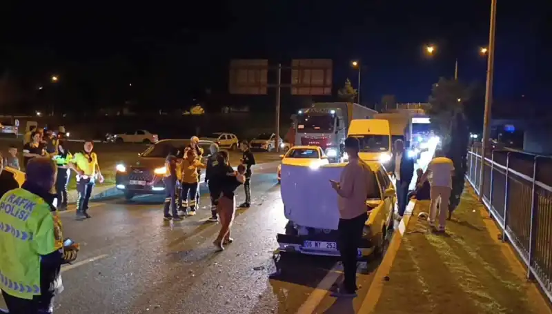 Otoyolda Sıradışı Kaza: İkisi Çocuk Dört Yaralı, Nasıl Oldu?
