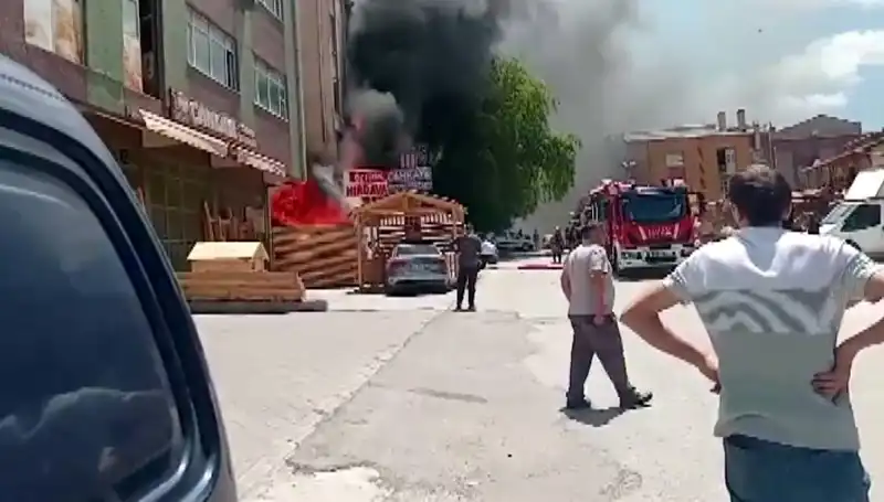 Ankara'da Korkutan Yangın: İş Yerleri Küller İçinde Kaldı