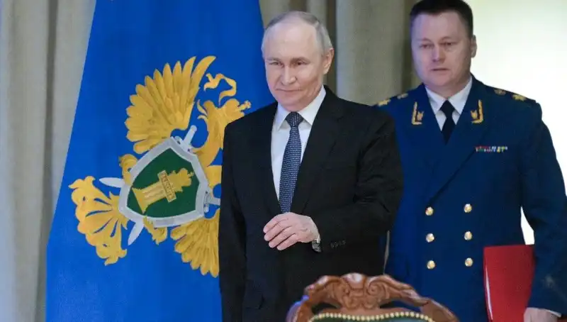 Putin’den Sert Uyarı: “Ya Rus Olun Ya Ülkeyi Terk Edin!”