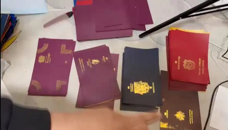 Sahte Pasaport ve Vize Operasyonu: Suç Şebekesine Baskın!