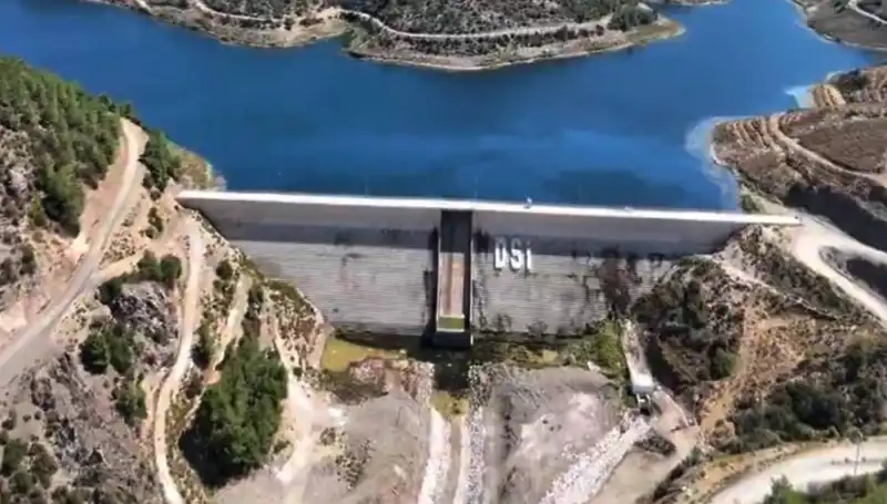Çeşme'de Su Kesintilerine Son: Yeni Proje Hayata Geçiyor!